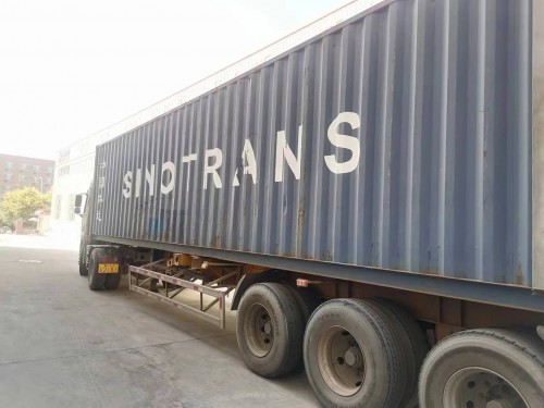 歐洲客戶裝柜70臺柴油機發(fā)貨